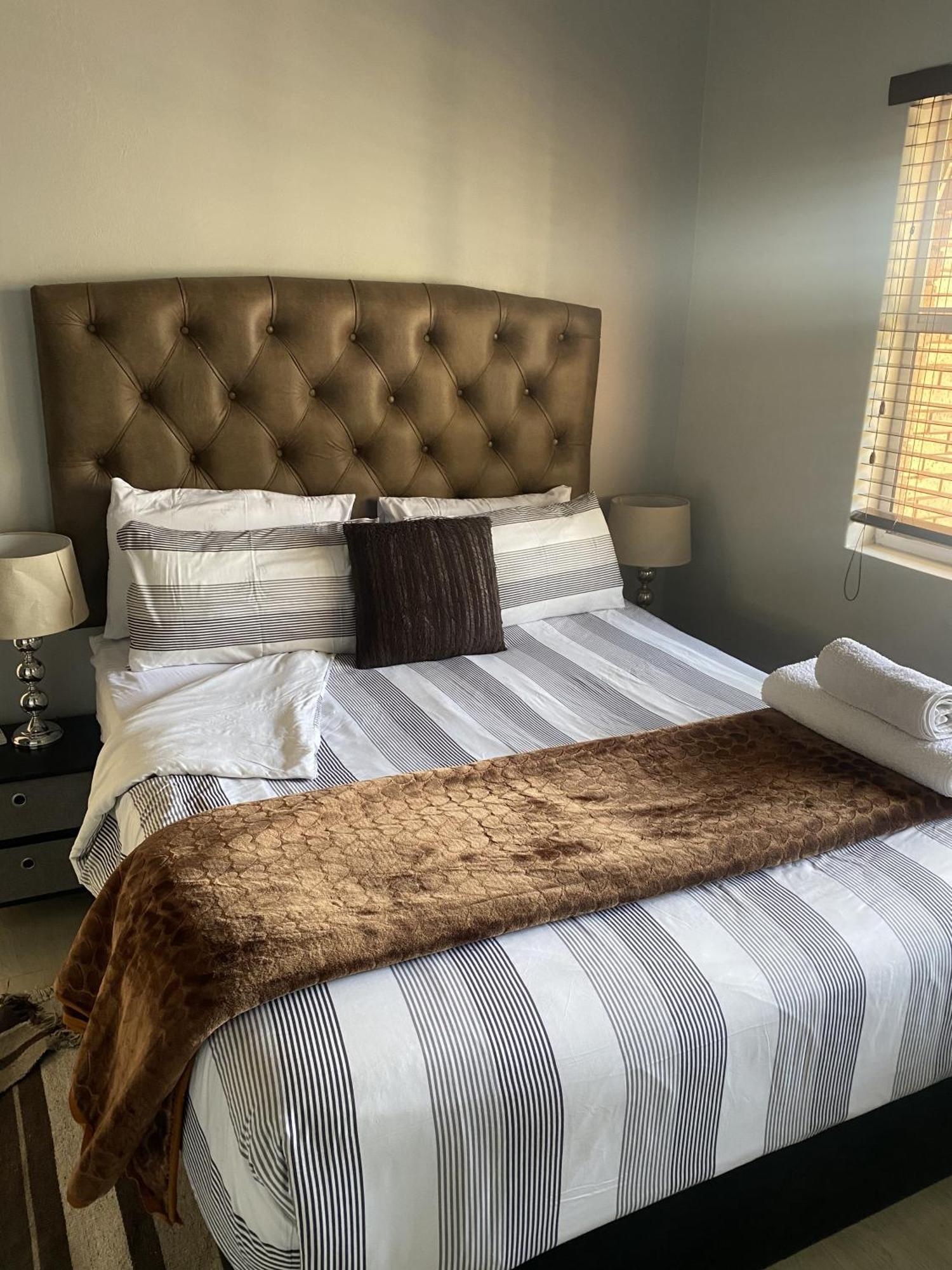 Menlyn Mews Guesthouse Pretoria-Noord Dış mekan fotoğraf