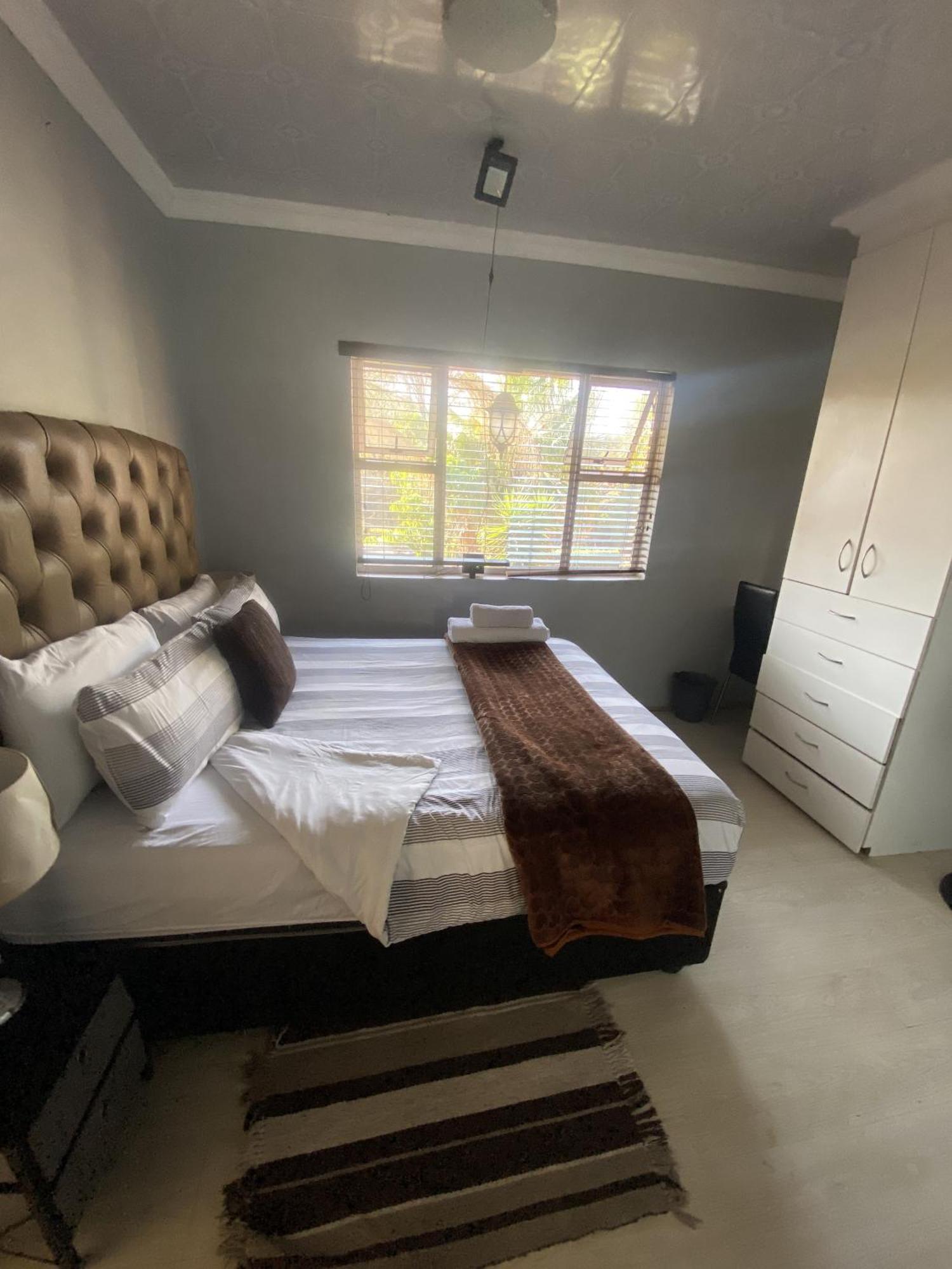 Menlyn Mews Guesthouse Pretoria-Noord Dış mekan fotoğraf